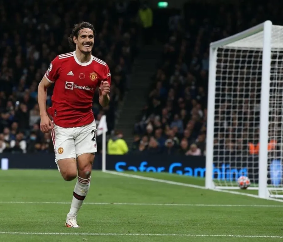 Cavani llegó al United con más de 30 años