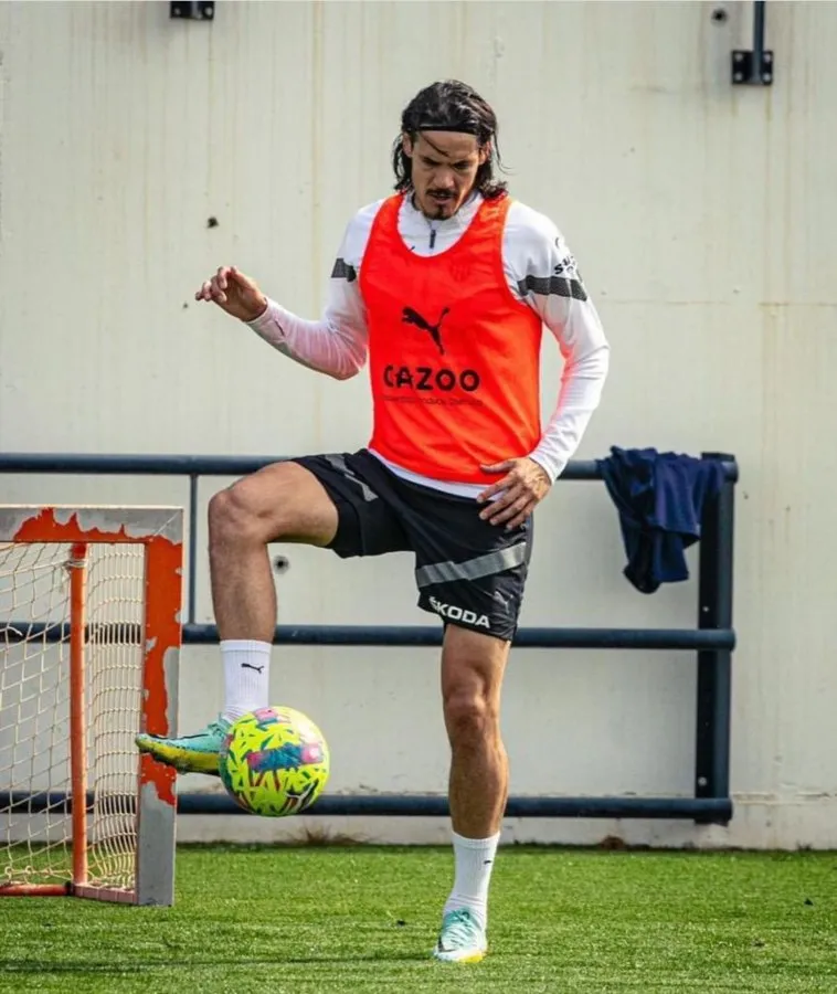 Cavani no estará en los amistosos del Valencia
