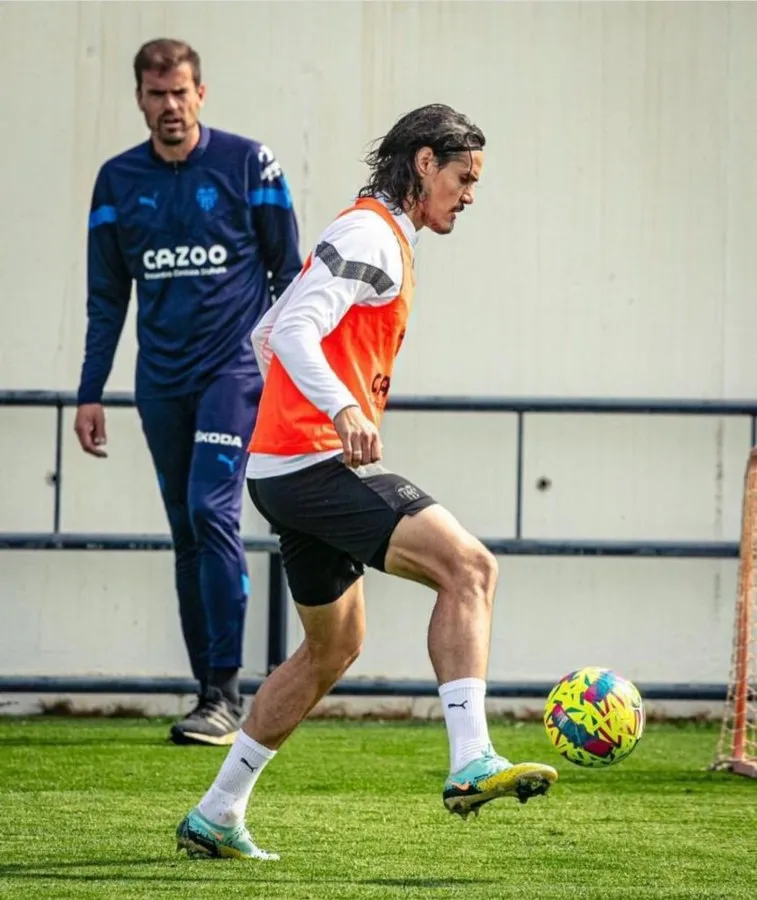 Cavani en pretemporada con el Valencia