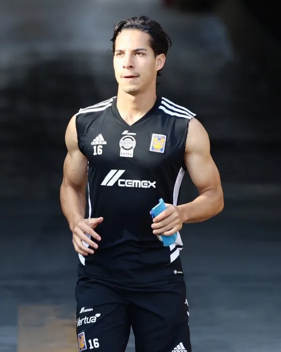 Diego Lainez en entrenamiento con Tigres