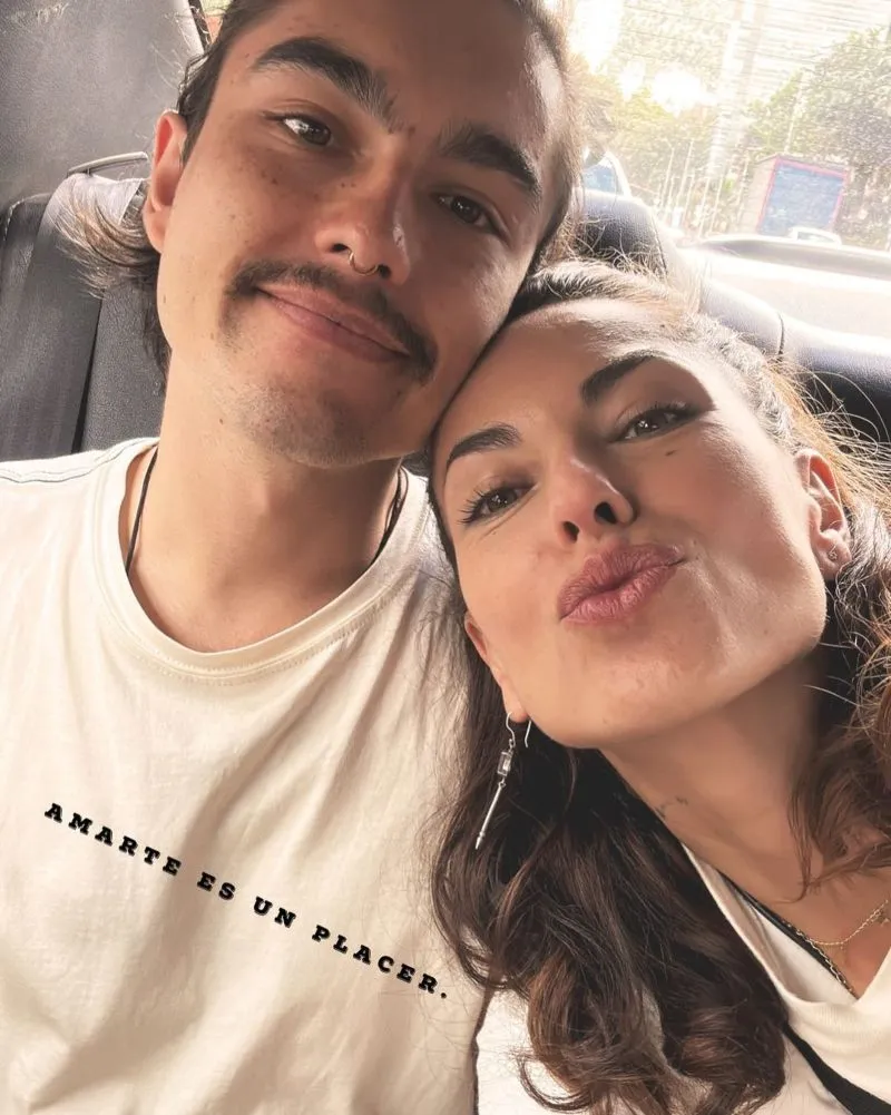 Sergio Mayer jr. y su madre, la actriz Bárbara Mori.