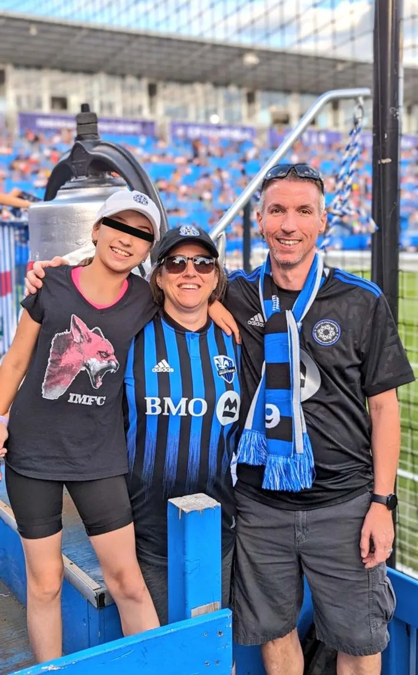 Familia Lizzy, encargada de la campana