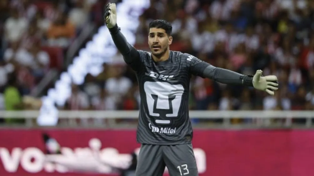 MEXSPORT Gil como arquero de los Pumas