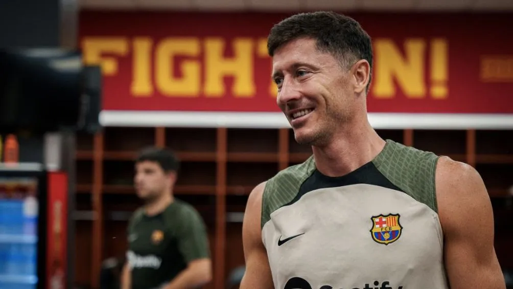 TWITTER: @FCBarcelona_es Lewandowski en un entrenamiento previo a la gira por USA