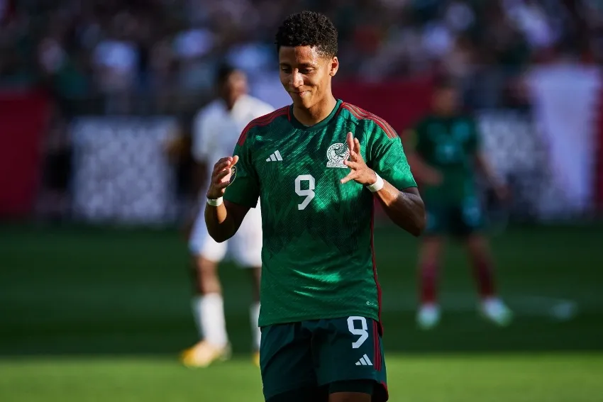 Herrera jugando con la Selección Mexicana