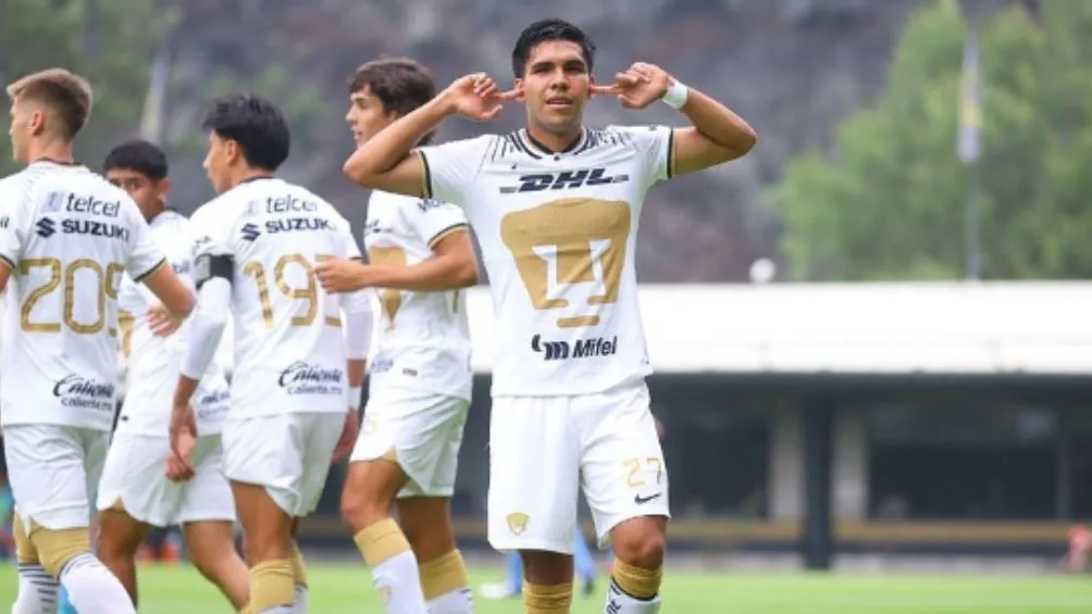 Montejano celebra gol con los Pumas