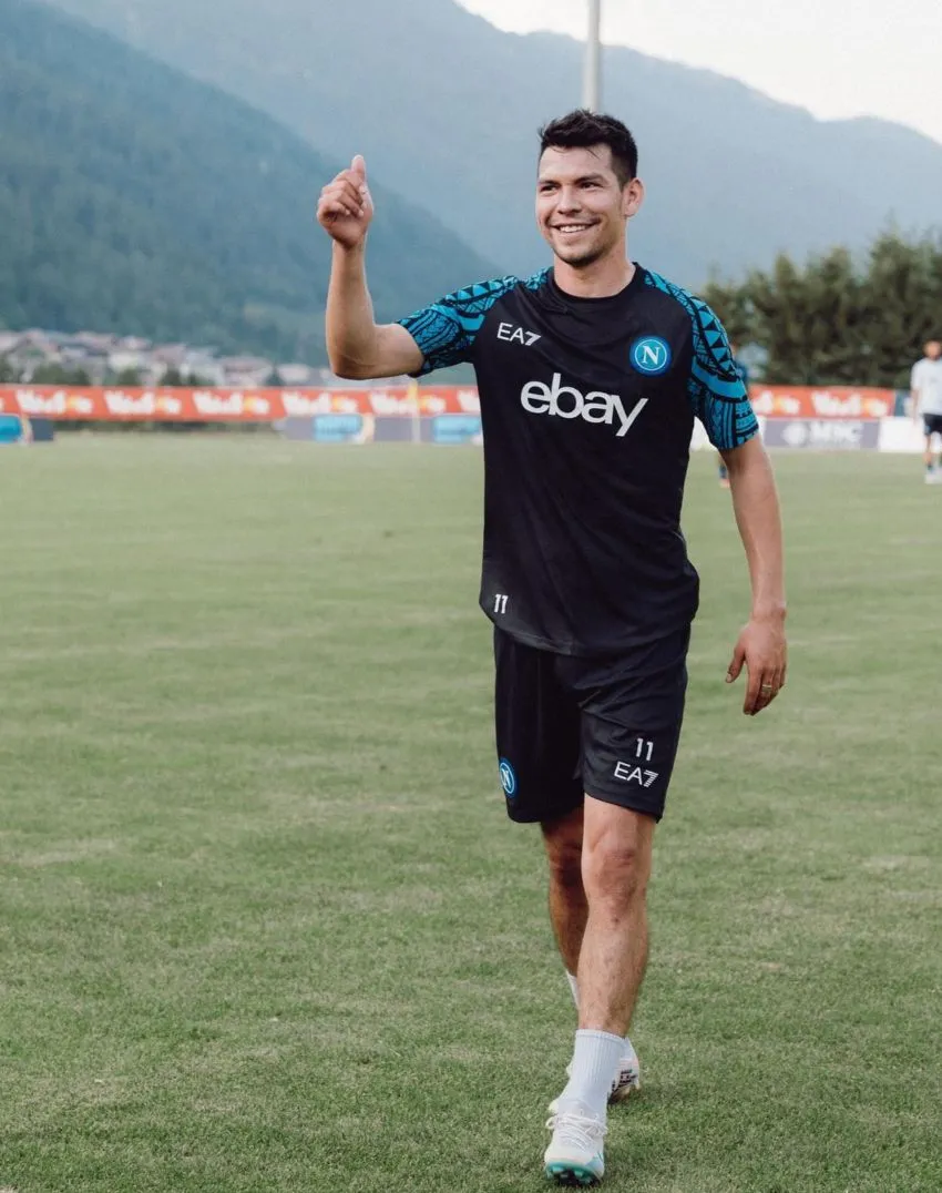 Lozano en entrenamiento con Napoli