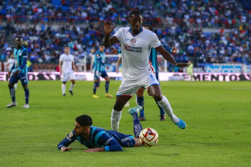 MEXSPORT Carneiro con la playera del Cruz Azul