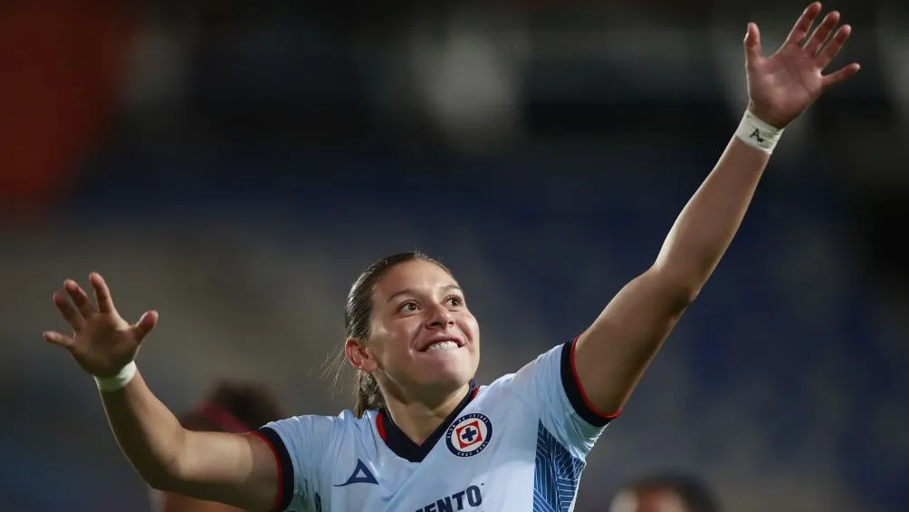 Norma Palafox festejando su tanto en El Hidalgo