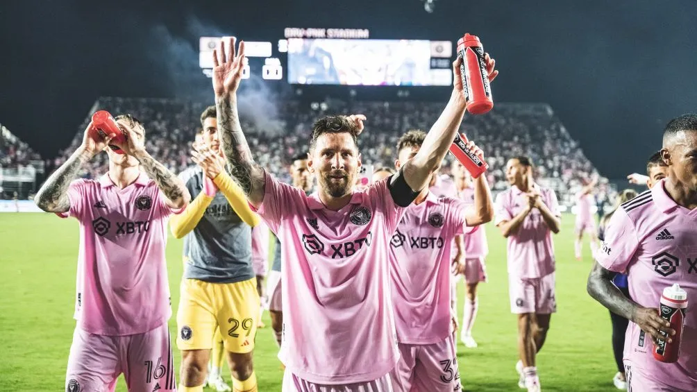 Messi celebra con la afición de Miami