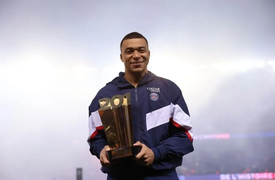 El futuro de Mbappé con el PSG es incierto