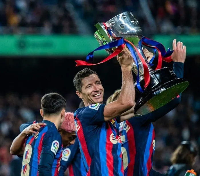 Robert Lewandowski con el título de LaLiga