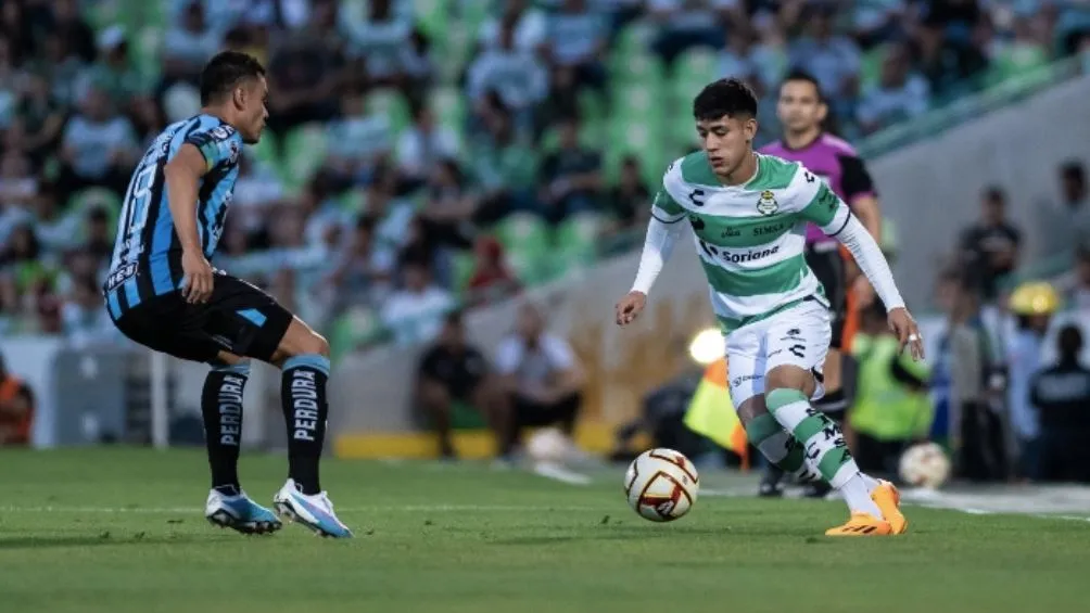 Campos encarando a Pablo Barrera