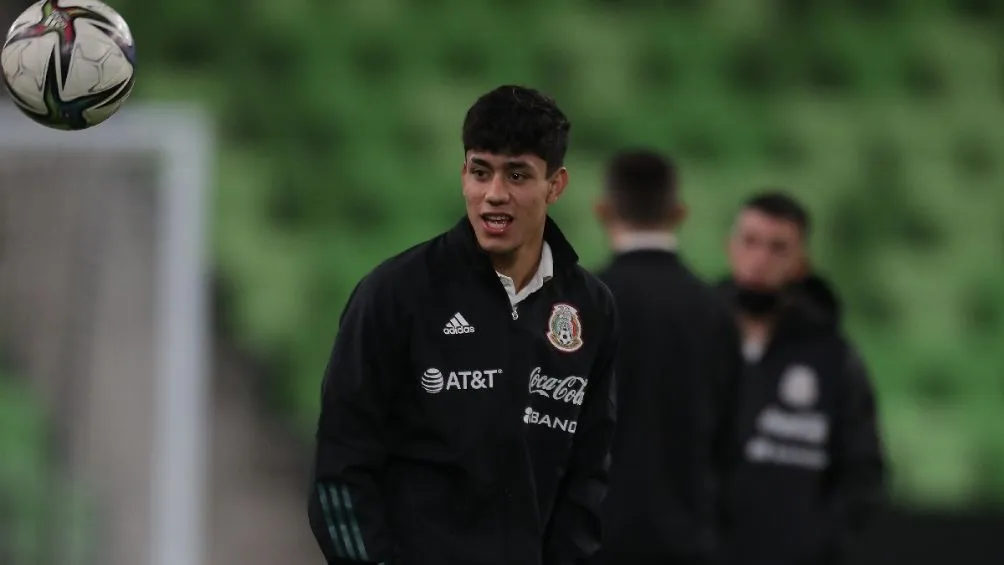 Campos en una concentración con la Selección Mexicana