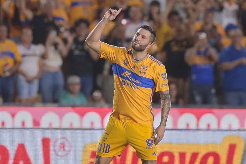 Gignac celebrando su gol con Tigres
