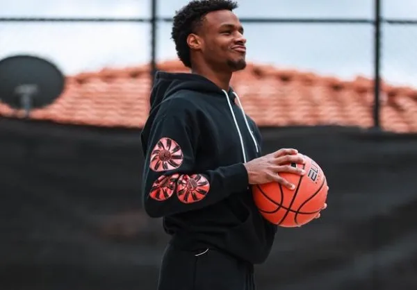 Bronny James es una promesa del basquetbol
