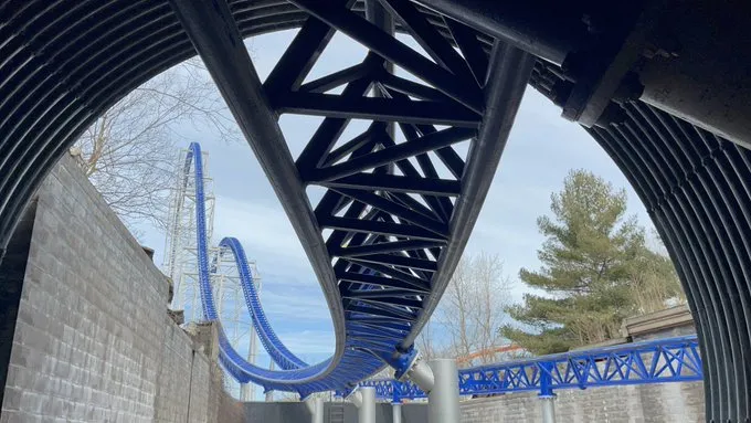 TWITTER: @amusementhunt