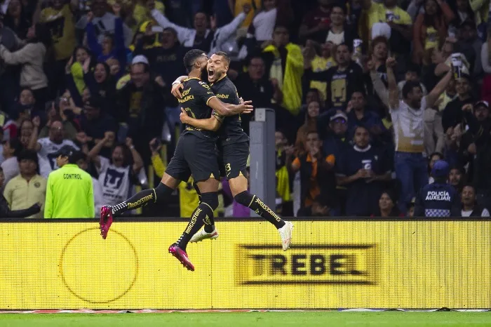 Nicolás Freire en un partido con Pumas