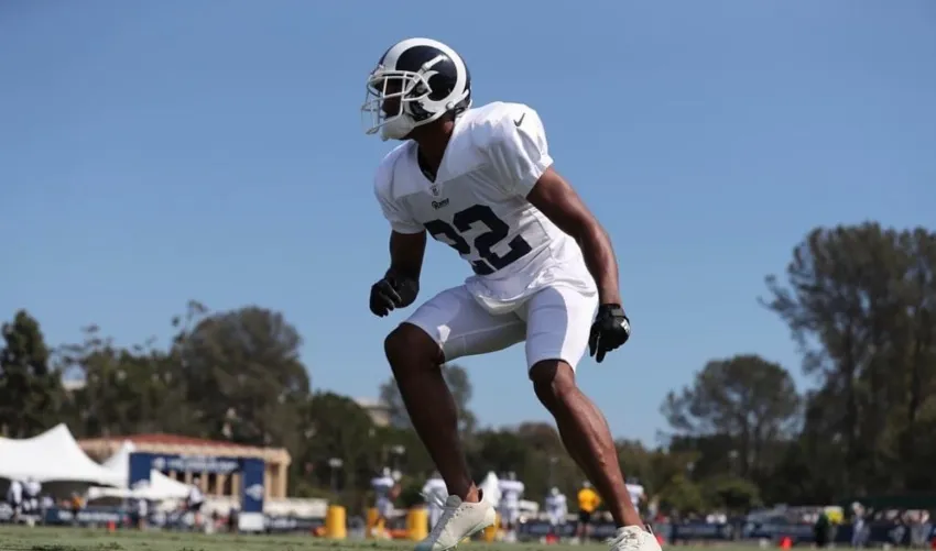 INSTAGRAM: @mpjuiceman Marcus Peters