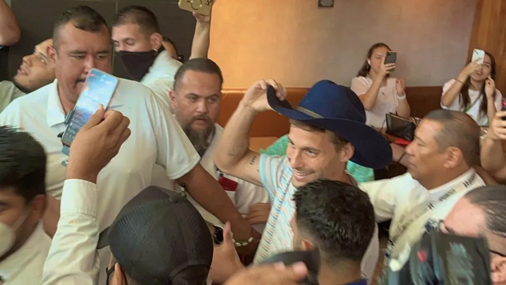 Los aficionados le dieron un sombrero al jugador español