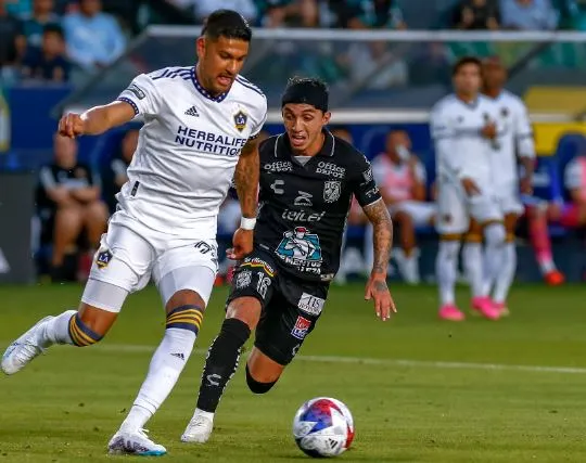 Galaxy se volcó al ataque, pero no pudo marcar