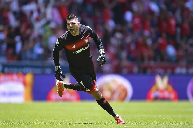 Volpi jugando con el Toluca