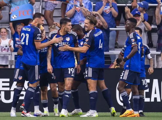 Jugadores de Cincinnati en festejo de gol