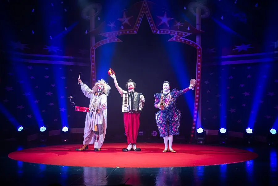 Esta temporada presentan show de payasos titulado Les Clowns.