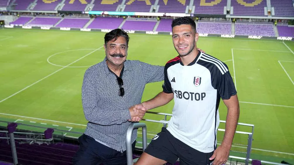 El delantero con el dueño del equipo