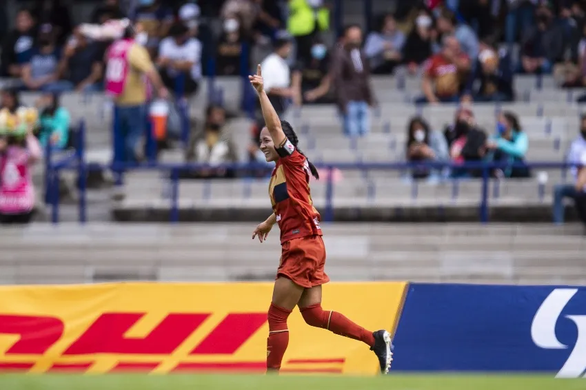 Dania Padilla en un partido de Pumas Femenil