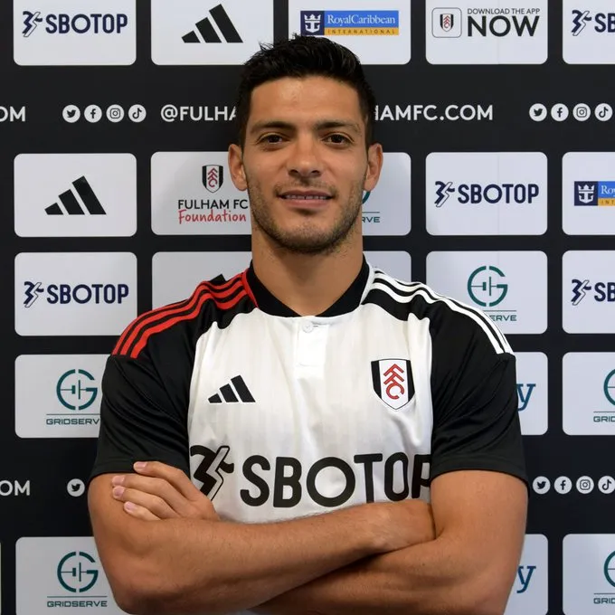 Raúl Jiménez ya luce los colores del Fulham