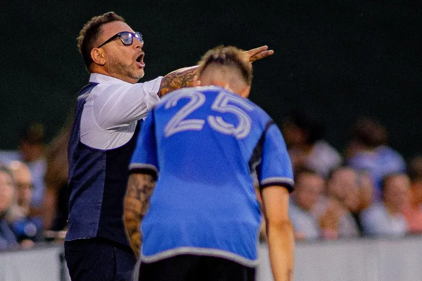 Turco Mohamed en un juego de Pumas