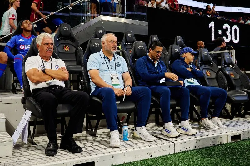 Ricardo en el banquillo de Cruz Azul