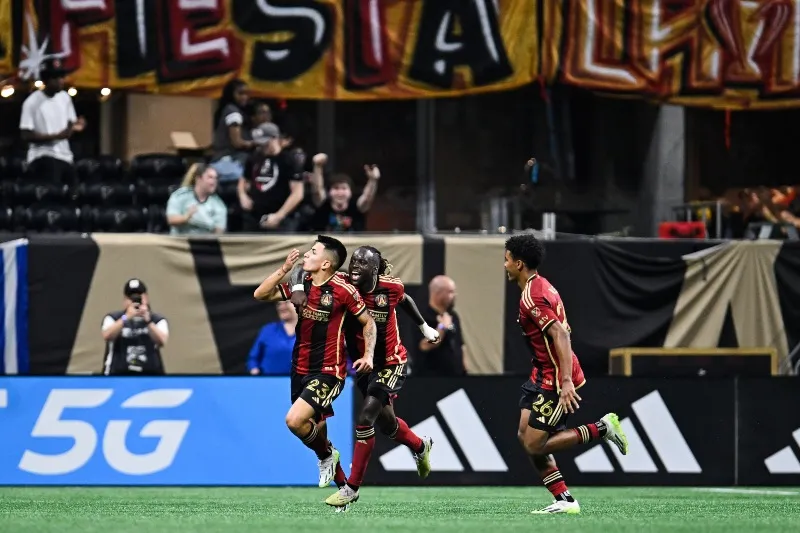 Almada celebrando el gol del empate