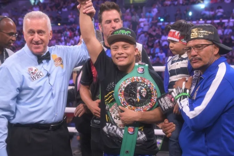 'Pitbull' Cruz con el título