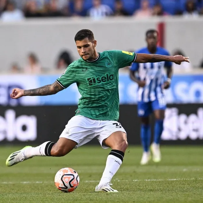 Guimares entrenando con el Newcastle