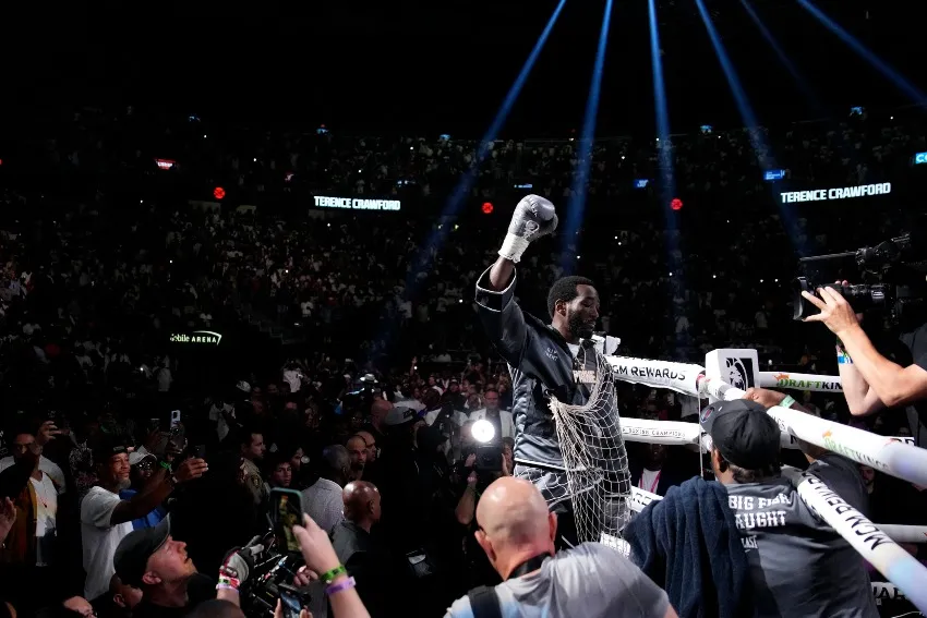 Crawford previo al inicio de la pelea ante Spence