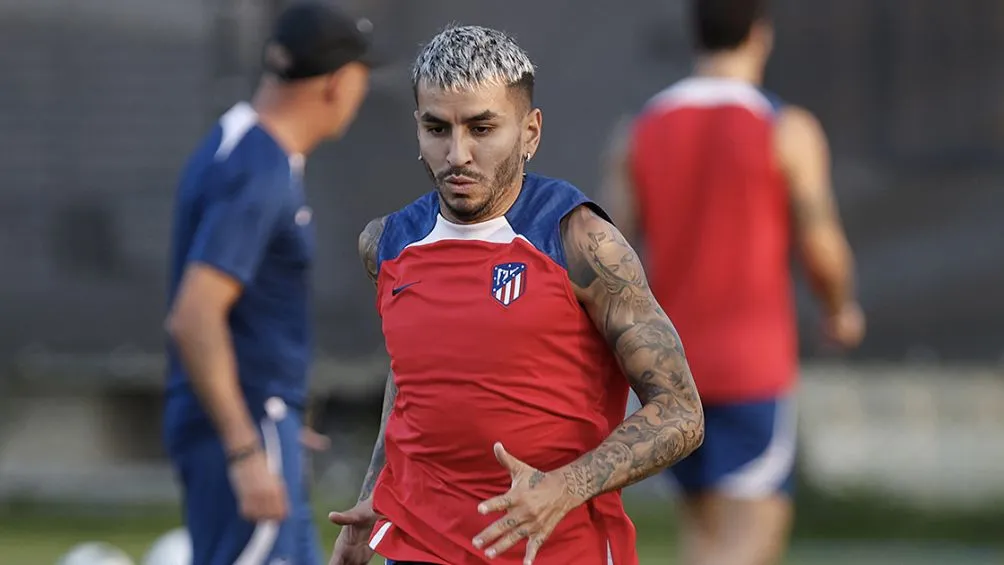 Ángel Correa durante una sesión de entrenamiento en Corea