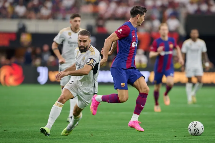 MEXSPORT Lewandoski frente a Dani Carvajal