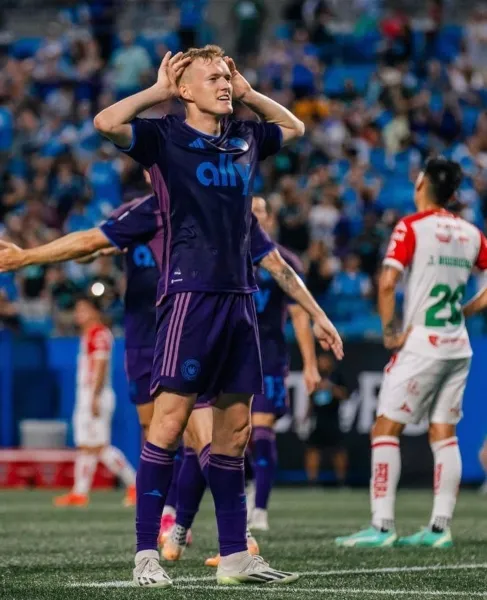 Karol Świderski festeja su anotación