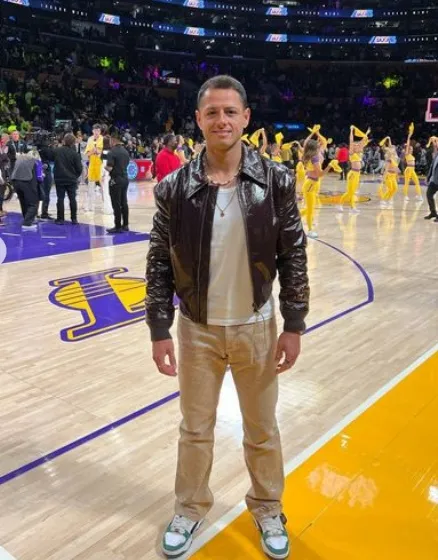 Instagram @ch14_ Chicharito en un juego de la NBA