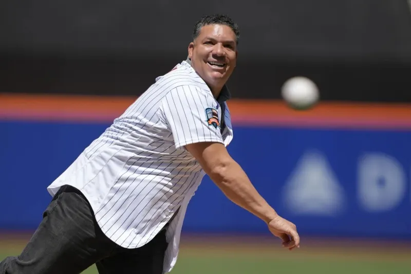 AP Bartolo Colón lanzando para los Mets