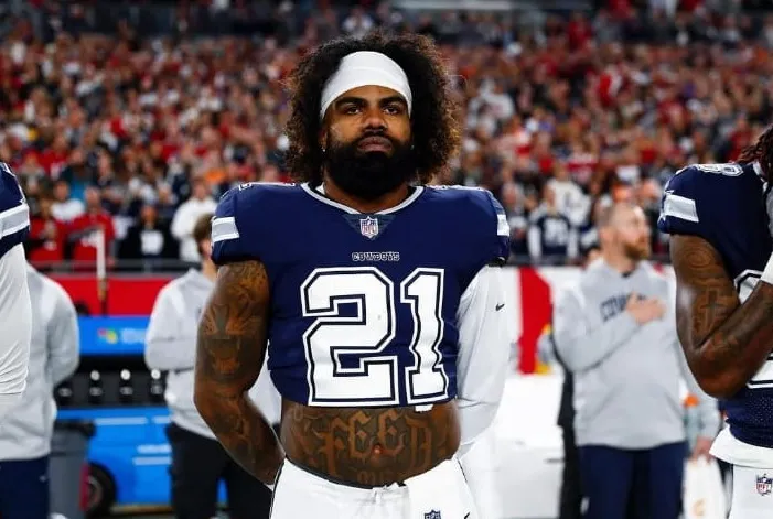 Ezekiel Elliott durante un partido con Cowboys