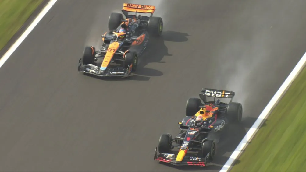 Verstappen en el rebase a Piastri