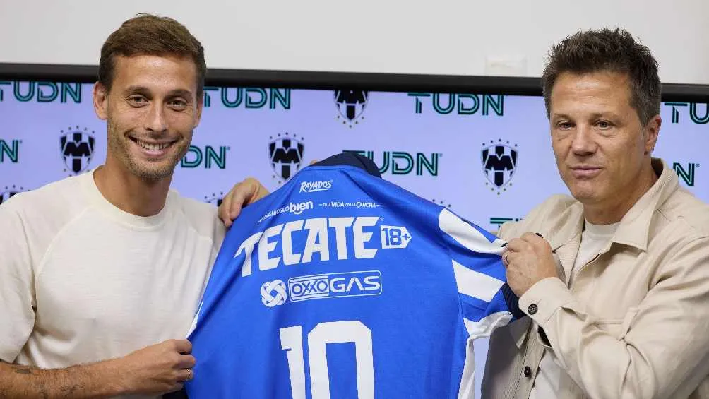 El delantero llega como fichaje bomba