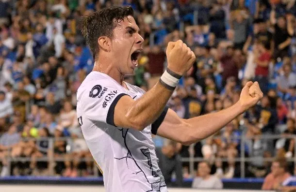 Ulíses Rivas festeja un gol