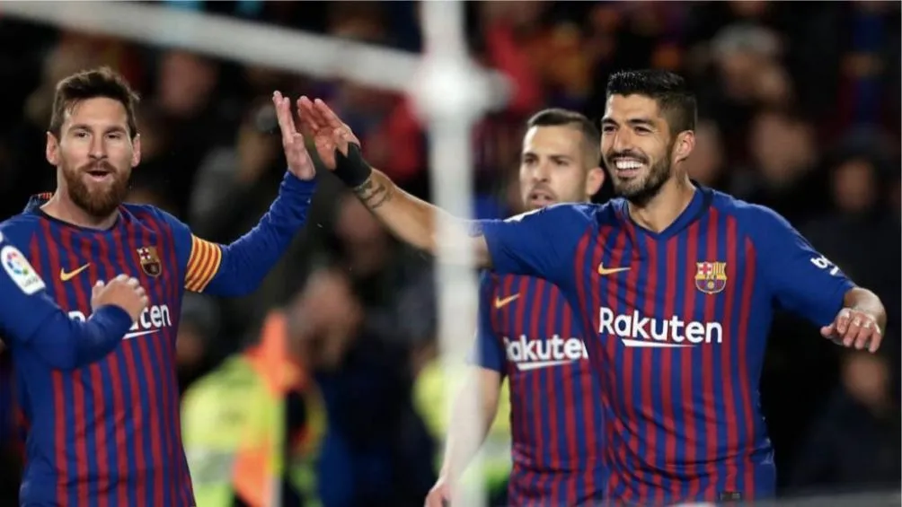 Luis Suárez celebra con Lionel Messi