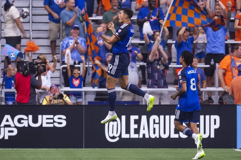 MEXSPORT Brandon Vázquez anotando su gol con el FC Cincinnati