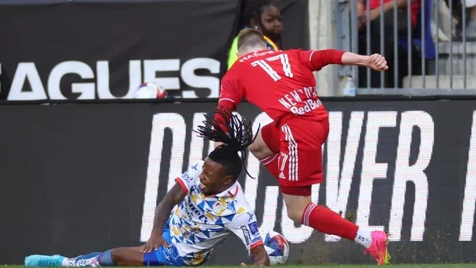 TWITTER @AtletideSanLuis San Luis enfrentando al Red Bull