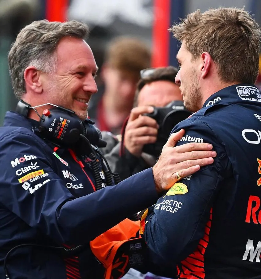 Max Verstappen siendo felicitado